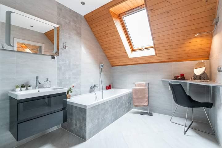 451760429_10169343135000122_224115951974248339_n